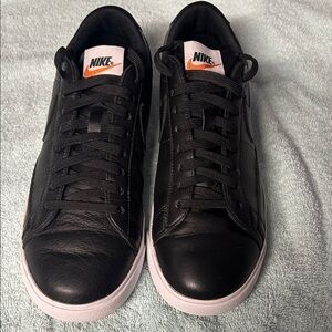 Nike Women’s Black and White Sneakers